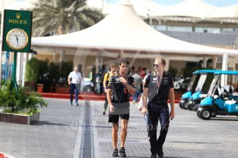 World © Octane Photographic Ltd. Formula 1 - Abu Dhabi Grand Prix - Friday Practice 1. Daniel Ricciardo and personal trainer Stu Smith - Red Bull Racing RB13. Yas Marina Circuit, Abu Dhabi. Friday 24th November 2017. Digital Ref:1998LB2D7946