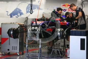 World © Octane Photographic Ltd. Formula 1 - Abu Dhabi Grand Prix - Thursday Setup. Scuderia Toro Rosso STR12. Yas Marina Circuit, Abu Dhabi. Thursday 23rd November 2017. Digital Ref:1996CB5D9015