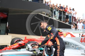 World © Octane Photographic Ltd. Formula 1 - British Grand Prix - Sunday - Race. Daniel Ricciardo - Red Bull Racing pretends to steal Lewis Hamiltons Mercedes AMG Petronas F1 W08 EQ Energy+. Silverstone, UK. Sunday 16th July 2017. Digital Ref: 1893LB1D4589
