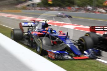 World © Octane Photographic Ltd. Formula 1 - Spanish Grand Prix Race. Carlos Sainz - Scuderia Toro Rosso STR12 and Kevin Magnussen - Haas F1 Team VF-17 go wheel to wheel out of the pits. Circuit de Barcelona - Catalunya, Spain. Sunday 14th May 2017. Digital Ref:1825LB1D4357