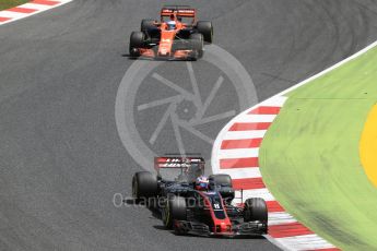 World © Octane Photographic Ltd. Formula 1 - Spanish Grand Prix Race. Romain Grosjean - Haas F1 Team VF-17 and Fernando Alonso - McLaren Honda MCL32. Circuit de Barcelona - Catalunya, Spain. Sunday 14th May 2017. Digital Ref:1825LB2D8908