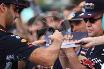World © Octane Photographic Ltd. Formula 1 - Australian Grand Prix - Melbourne Walk. Daniel Ricciardo - Red Bull Racing RB13. Albert Park Circuit. Sunday 26th March 2017. Digital Ref: 1799LB1D5098