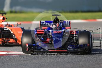 World © Octane Photographic Ltd. Formula 1 - Winter Test 2. Daniil Kvyat - Scuderia Toro Rosso STR12 and Stoffel Vandoorne - McLaren Honda MCL32. Circuit de Barcelona-Catalunya. Tuesday 7th March 2017. Digital Ref :1784CB1D0466