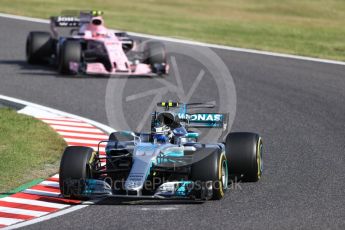 World © Octane Photographic Ltd. Formula 1 - Japanese Grand Prix - Sunday - Race. Valtteri Bottas - Mercedes AMG Petronas F1 W08 EQ Energy+ and Esteban Ocon - Sahara Force India VJM10. Suzuka Circuit, Suzuka, Japan. Sunday 8th October 2017. Digital Ref:1980LB1D0797