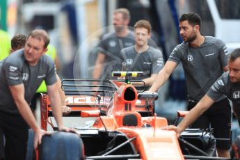 World © Octane Photographic Ltd. Formula 1 - Singapore Grand Prix - Pit Lane. McLaren Honda MCL32. Marina Bay Street Circuit, Singapore. Thursday 14th September 2017. Digital Ref: 1955LB1D6978