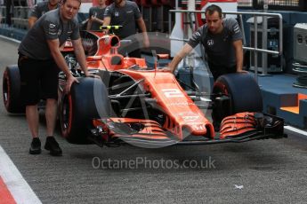 World © Octane Photographic Ltd. Formula 1 - Singapore Grand Prix - Pit Lane. McLaren Honda MCL32. Marina Bay Street Circuit, Singapore. Thursday 14th September 2017. Digital Ref: 1955LB2D0335