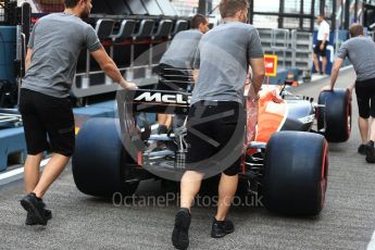 World © Octane Photographic Ltd. Formula 1 - Singapore Grand Prix - Pit Lane. McLaren Honda MCL32. Marina Bay Street Circuit, Singapore. Thursday 14th September 2017. Digital Ref: 1955LB2D0351