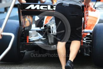 World © Octane Photographic Ltd. Formula 1 - Singapore Grand Prix - Pit Lane. McLaren Honda MCL32. Marina Bay Street Circuit, Singapore. Thursday 14th September 2017. Digital Ref: 1955LB2D0354