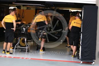 World © Octane Photographic Ltd. Formula 1 - Singapore Grand Prix - Pit Lane. Renault Sport F1 Team R.S.17. Marina Bay Street Circuit, Singapore. Thursday 14th September 2017. Digital Ref: 1955LB2D0440