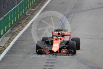 World © Octane Photographic Ltd. Formula 1 - Singapore Grand Prix - Practice 1. Stoffel Vandoorne - McLaren Honda MCL32 wih Halo. Marina Bay Street Circuit, Singapore. Friday 15th September 2017. Digital Ref: 1958LB1D8459