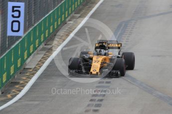 World © Octane Photographic Ltd. Formula 1 - Singapore Grand Prix - Practice 1. Nico Hulkenberg - Renault Sport F1 Team R.S.17. Marina Bay Street Circuit, Singapore. Friday 15th September 2017. Digital Ref: 1958LB1D8694