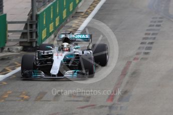 World © Octane Photographic Ltd. Formula 1 - Singapore Grand Prix - Practice 1. Lewis Hamilton - Mercedes AMG Petronas F1 W08 EQ Energy+. Marina Bay Street Circuit, Singapore. Friday 15th September 2017. Digital Ref: 1958LB1D9037