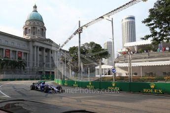 World © Octane Photographic Ltd. Formula 1 - Singapore Grand Prix - Practice 1. Marcus Ericsson – Sauber F1 Team C36. Marina Bay Street Circuit, Singapore. Friday 15th September 2017. Digital Ref:1958LB2D0950