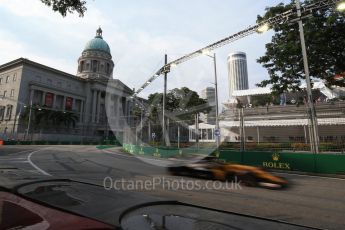 World © Octane Photographic Ltd. Formula 1 - Singapore Grand Prix - Practice 1. Nico Hulkenberg - Renault Sport F1 Team R.S.17. Marina Bay Street Circuit, Singapore. Friday 15th September 2017. Digital Ref: 1958LB2D0990
