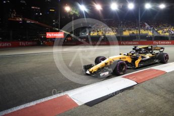 World © Octane Photographic Ltd. Formula 1 - Singapore Grand Prix - Practice 2. Nico Hulkenberg - Renault Sport F1 Team R.S.17. Marina Bay Street Circuit, Singapore. Friday 15th September 2017. Digital Ref:1959LB1D0053