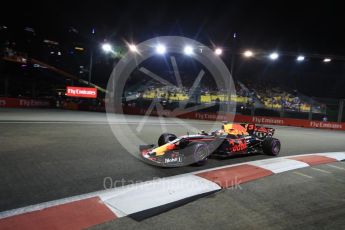 World © Octane Photographic Ltd. Formula 1 - Singapore Grand Prix - Practice 2. Daniel Ricciardo - Red Bull Racing RB13. Marina Bay Street Circuit, Singapore. Friday 15th September 2017. Digital Ref:1959LB1D0235