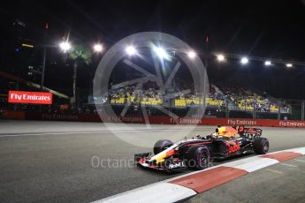 World © Octane Photographic Ltd. Formula 1 - Singapore Grand Prix - Practice 2. Daniel Ricciardo - Red Bull Racing RB13. Marina Bay Street Circuit, Singapore. Friday 15th September 2017. Digital Ref:1959LB1D0427