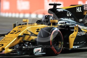 World © Octane Photographic Ltd. Formula 1 - Singapore Grand Prix - Practice 2. Nico Hulkenberg - Renault Sport F1 Team R.S.17. Marina Bay Street Circuit, Singapore. Friday 15th September 2017. Digital Ref:1959LB1D9587