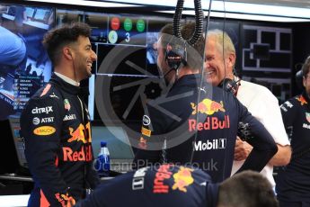 World © Octane Photographic Ltd. Formula 1 - Singapore Grand Prix - Practice 3. Daniel Ricciardo - Red Bull Racing RB13 and Helmut Marko - advisor to the Red Bull GmbH Formula One Teams and head of Red Bull's driver development program. Marina Bay Street Circuit, Singapore. Saturday 16th September 2017. Digital Ref:1962LB1D1272