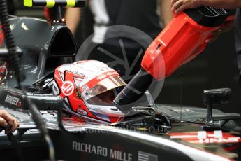 World © Octane Photographic Ltd. Formula 1 - Singapore Grand Prix - Practice 3. Kevin Magnussen - Haas F1 Team VF-17. Marina Bay Street Circuit, Singapore. Saturday 16th September 2017. Digital Ref:1962LB1D1795