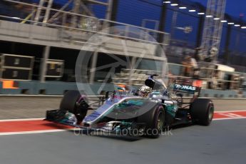 World © Octane Photographic Ltd. Formula 1 - Singapore Grand Prix - Practice 3. Lewis Hamilton - Mercedes AMG Petronas F1 W08 EQ Energy+. Marina Bay Street Circuit, Singapore. Saturday 16th September 2017. Digital Ref:1962LB1D1826