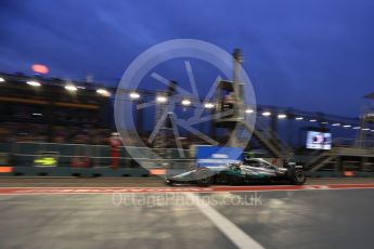 World © Octane Photographic Ltd. Formula 1 - Singapore Grand Prix - Practice 3. Lewis Hamilton - Mercedes AMG Petronas F1 W08 EQ Energy+. Marina Bay Street Circuit, Singapore. Saturday 16th September 2017. Digital Ref:1962LB2D1924