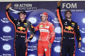 World © Octane Photographic Ltd. Formula 1 - Singapore Grand Prix - Qualifying. Sebastian Vettel - Scuderia Ferrari SF70H, Daniel Ricciardo and Max Verstappen - Red Bull Racing RB13. Marina Bay Street Circuit, Singapore. Saturday 16th September 2017. Digital Ref:1963LB1D2722