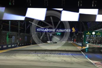 World © Octane Photographic Ltd. Formula 1 - Singapore Grand Prix - Race. Lewis Hamilton leads after the 1st lap - Mercedes AMG Petronas F1 W08 EQ Energy+. Marina Bay Street Circuit, Singapore. Sunday 17th September 2017. Digital Ref: