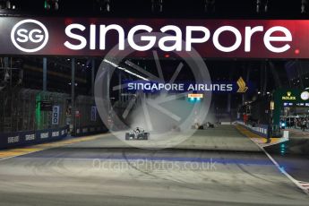 World © Octane Photographic Ltd. Formula 1 - Singapore Grand Prix - Race. Lewis Hamilton leads after the 1st lap - Mercedes AMG Petronas F1 W08 EQ Energy+. Marina Bay Street Circuit, Singapore. Sunday 17th September 2017. Digital Ref: