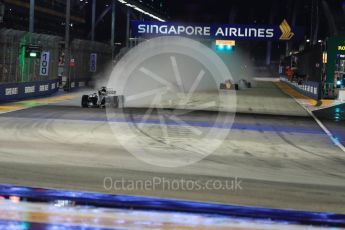 World © Octane Photographic Ltd. Formula 1 - Singapore Grand Prix - Race. Lewis Hamilton leads after the 1st lap - Mercedes AMG Petronas F1 W08 EQ Energy+. Marina Bay Street Circuit, Singapore. Sunday 17th September 2017. Digital Ref: