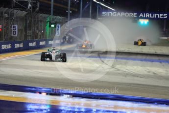World © Octane Photographic Ltd. Formula 1 - Singapore Grand Prix - Race. Lewis Hamilton leads after the 1st lap - Mercedes AMG Petronas F1 W08 EQ Energy+. Marina Bay Street Circuit, Singapore. Sunday 17th September 2017. Digital Ref: