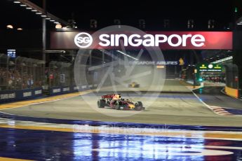 World © Octane Photographic Ltd. Formula 1 - Singapore Grand Prix - Race. Daniel Ricciardo - Red Bull Racing RB13. Marina Bay Street Circuit, Singapore. Sunday 17th September 2017. Digital Ref: