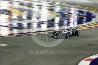 World © Octane Photographic Ltd. Formula 1 - Singapore Grand Prix - Race. Lewis Hamilton - Mercedes AMG Petronas F1 W08 EQ Energy+. Marina Bay Street Circuit, Singapore. Sunday 17th September 2017. Digital Ref: World © Octane Photographic Ltd. Formula 1 - Singapore Grand Prix - Race. Daniel Ricciardo - Red Bull Racing RB13. Marina Bay Street Circuit, Singapore. Sunday 17th September 2017. Digital Ref: