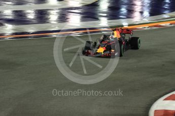 World © Octane Photographic Ltd. Formula 1 - Singapore Grand Prix - Race. Daniel Ricciardo - Red Bull Racing RB13. Marina Bay Street Circuit, Singapore. Sunday 17th September 2017. Digital Ref: