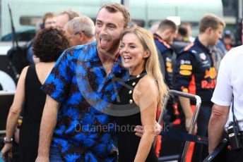 World © Octane Photographic Ltd. Formula 1 - Abu Dhabi GP - Grid. Geri Horner and Sam Smith. Yas Marina Circuit, Abu Dhabi. Sunday 25th November 2018.