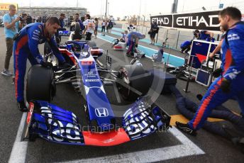 World © Octane Photographic Ltd. Formula 1 –  Abu Dhabi GP - Grid. Scuderia Toro Rosso STR13 – Brendon Hartley. Yas Marina Circuit, Abu Dhabi. Sunday 25th November 2018.