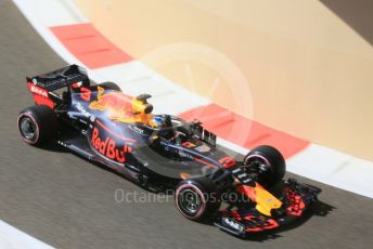 World © Octane Photographic Ltd. Formula 1 –  Abu Dhabi GP - Practice 1. Aston Martin Red Bull Racing TAG Heuer RB14 – Daniel Ricciardo. Yas Marina Circuit, Abu Dhabi. Friday 23rd November 2018.