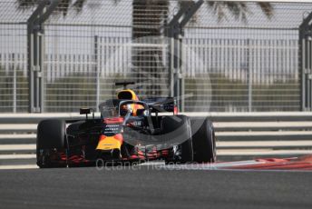World © Octane Photographic Ltd. Formula 1 –  Abu Dhabi GP - Practice 1. Aston Martin Red Bull Racing TAG Heuer RB14 – Daniel Ricciardo. Yas Marina Circuit, Abu Dhabi. Friday 23rd November 2018.