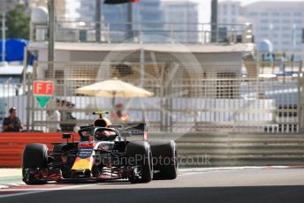 World © Octane Photographic Ltd. Formula 1 –  Abu Dhabi GP - Practice 1. Aston Martin Red Bull Racing TAG Heuer RB14 – Max Verstappen. Yas Marina Circuit, Abu Dhabi. Friday 23rd November 2018.