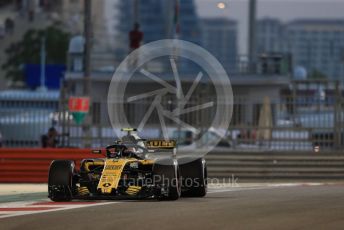 World © Octane Photographic Ltd. Formula 1 –  Abu Dhabi GP - Practice 2. Renault Sport F1 Team RS18 – Carlos Sainz. Yas Marina Circuit, Abu Dhabi. Friday 23rd November 2018.