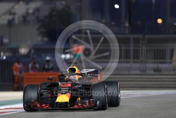World © Octane Photographic Ltd. Formula 1 –  Abu Dhabi GP - Practice 2. Aston Martin Red Bull Racing TAG Heuer RB14 – Daniel Ricciardo. Yas Marina Circuit, Abu Dhabi. Friday 23rd November 2018.