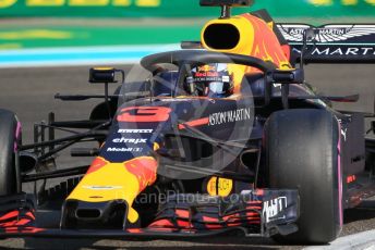 World © Octane Photographic Ltd. Formula 1 –  Abu Dhabi GP - Practice 3. Aston Martin Red Bull Racing TAG Heuer RB14 – Daniel Ricciardo. Yas Marina Circuit, Abu Dhabi. Saturday 24th November 2018.