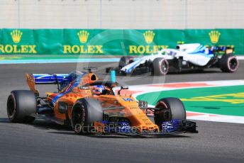 World © Octane Photographic Ltd. Formula 1 –  Abu Dhabi GP - Practice 3. McLaren MCL33 – Fernando Alonso and Williams Martini Racing FW41 – Sergey Sirotkin. Yas Marina Circuit, Abu Dhabi. Saturday 24th November 2018.