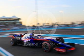 World © Octane Photographic Ltd. Formula 1 –  Abu Dhabi GP - Qualifying. Scuderia Toro Rosso STR13 – Brendon Hartley. Yas Marina Circuit, Abu Dhabi. Saturday 24th November 2018.