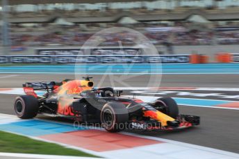 World © Octane Photographic Ltd. Formula 1 –  Abu Dhabi GP - Qualifying. Aston Martin Red Bull Racing TAG Heuer RB14 – Daniel Ricciardo. Yas Marina Circuit, Abu Dhabi. Saturday 24th November 2018.