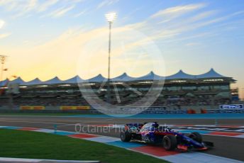 World © Octane Photographic Ltd. Formula 1 –  Abu Dhabi GP - Qualifying. Scuderia Toro Rosso STR13 – Brendon Hartley. Yas Marina Circuit, Abu Dhabi. Saturday 24th November 2018.