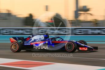World © Octane Photographic Ltd. Formula 1 –  Abu Dhabi GP - Qualifying. Scuderia Toro Rosso STR13 – Brendon Hartley. Yas Marina Circuit, Abu Dhabi. Saturday 24th November 2018.