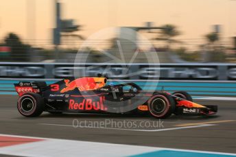 World © Octane Photographic Ltd. Formula 1 –  Abu Dhabi GP - Qualifying. Aston Martin Red Bull Racing TAG Heuer RB14 – Daniel Ricciardo. Yas Marina Circuit, Abu Dhabi. Saturday 24th November 2018.