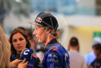 World © Octane Photographic Ltd. Formula 1 –  Abu Dhabi GP - Qualifying. Scuderia Toro Rosso STR13 – Brendon Hartley. Yas Marina Circuit, Abu Dhabi. Saturday 24th November 2018.