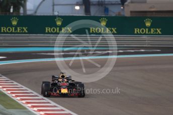 World © Octane Photographic Ltd. Formula 1 –  Abu Dhabi GP - Qualifying. Aston Martin Red Bull Racing TAG Heuer RB14 – Daniel Ricciardo. Yas Marina Circuit, Abu Dhabi. Saturday 24th November 2018.